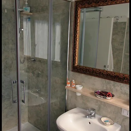 Domus Roma Vacanze - Qui Staremo Bene Exterior foto